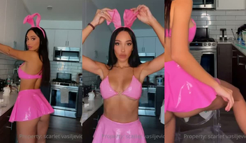 Scarlet Vas Bunny Cosplay Nude Striptease Cooking Roleplay Leaked ...